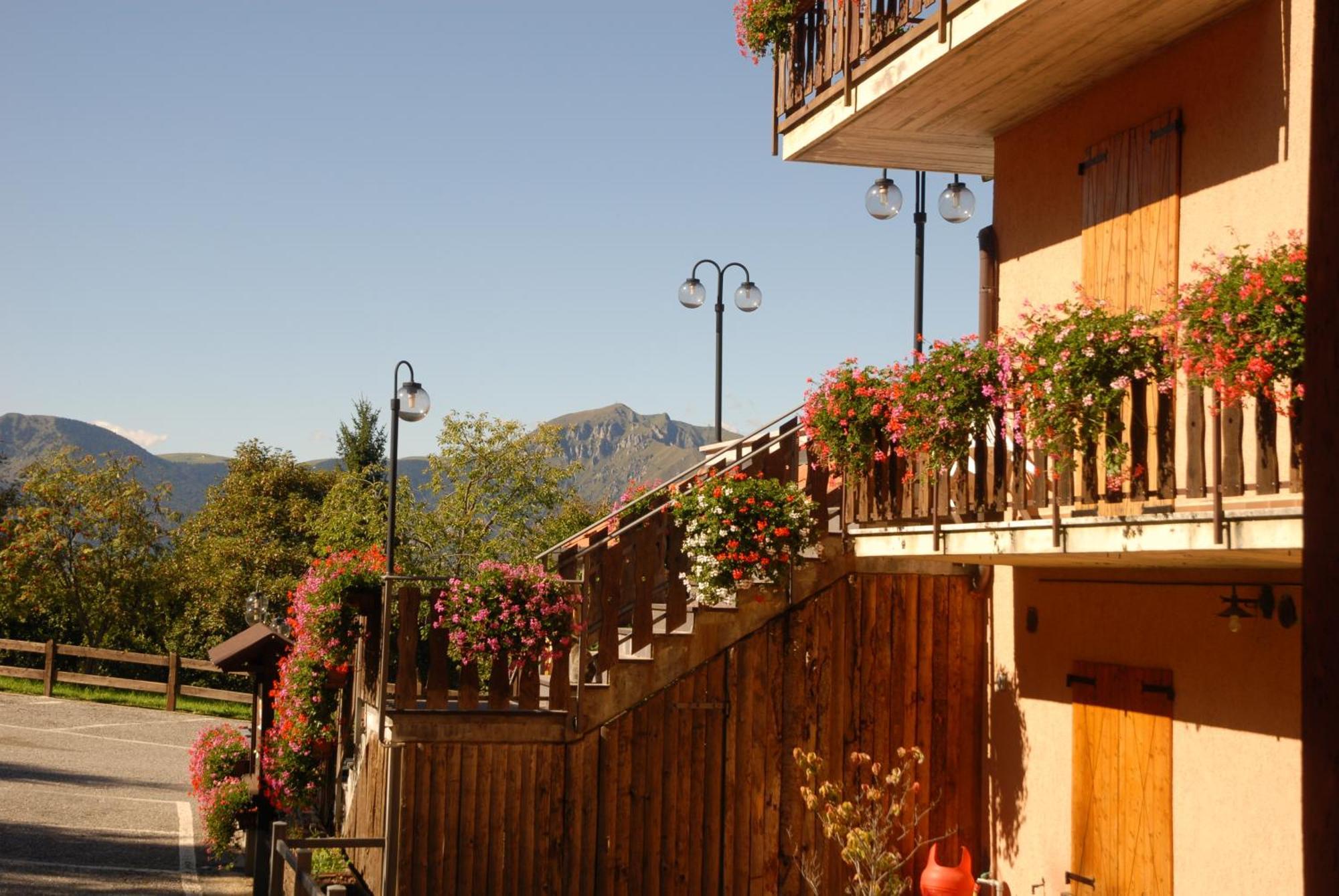 Albergo Legazzuolo Montecampione Artogne Exterior foto